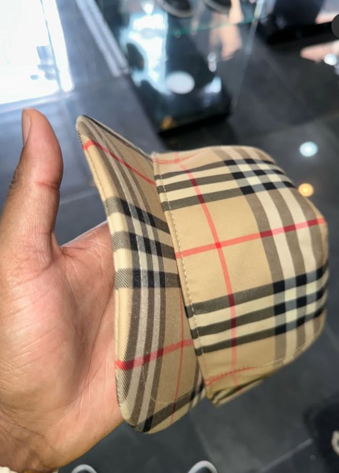 GORRA BURBERRY !!